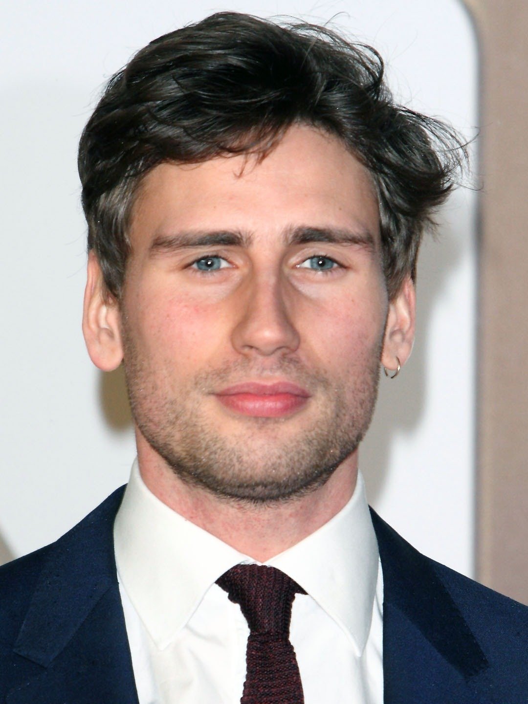How tall is Edward Holcroft?
